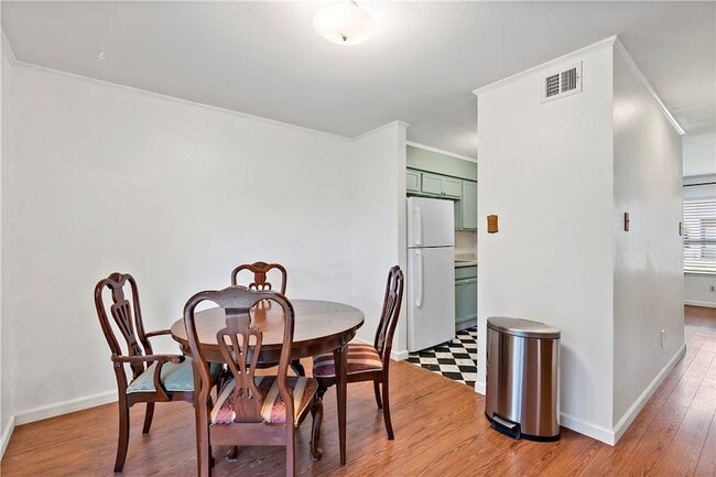 Photo - 1900 Dartmouth St