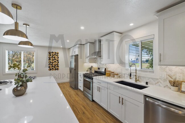 Photo - Updated & Spacious South Hill Home