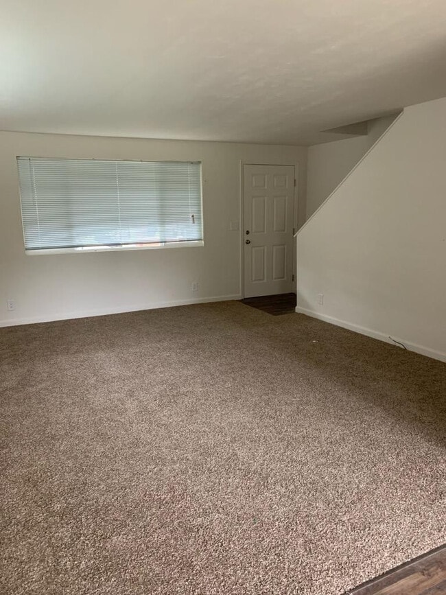 Photo - (OCK 5) Beautifully remodeled 2 bedroom/1.5 bath duplex Unidad 1748