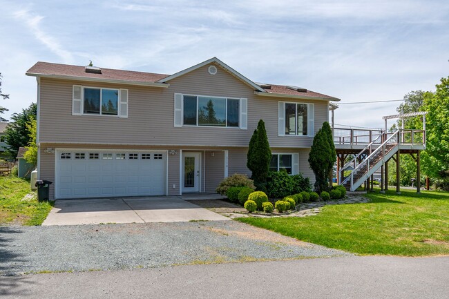 Spacious 2+ Bedroom Home on Corner Lot in ... - Spacious 2+ Bedroom Home on Corner Lot in ...