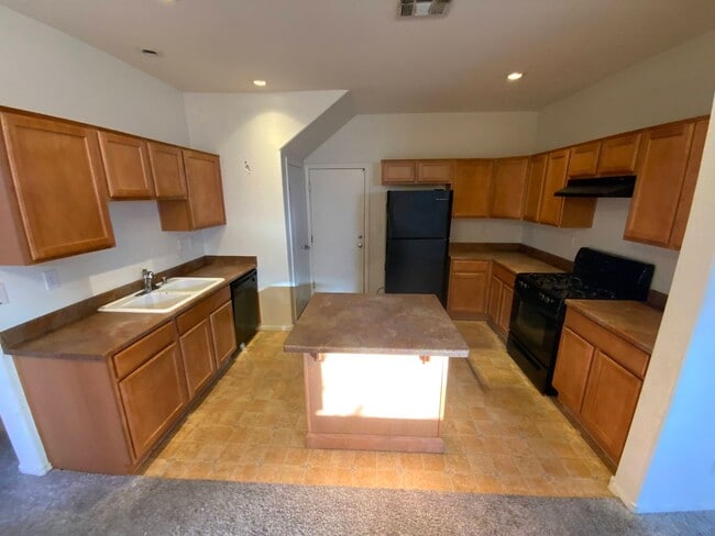 Photo - SOUTHERN HIGHLANDS CORNER LOT IN GATED COMMUNITY