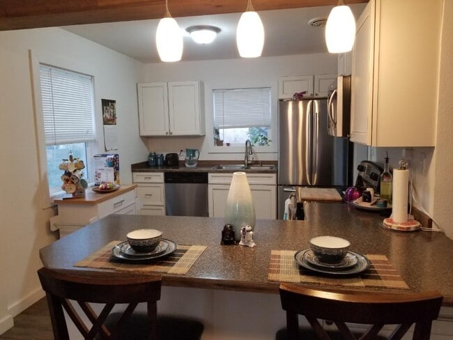 Kitchen breakfast bar
