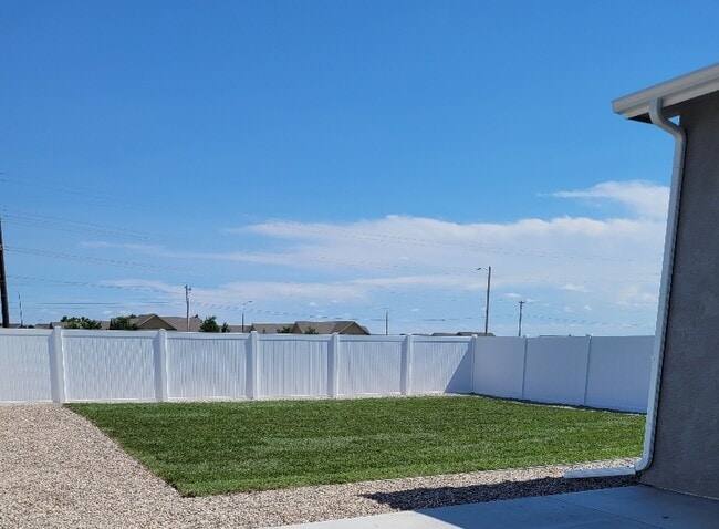 Photo - 5212 Crested Hill