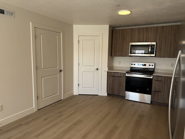 2172 Sawmill Blvd Unit 3304