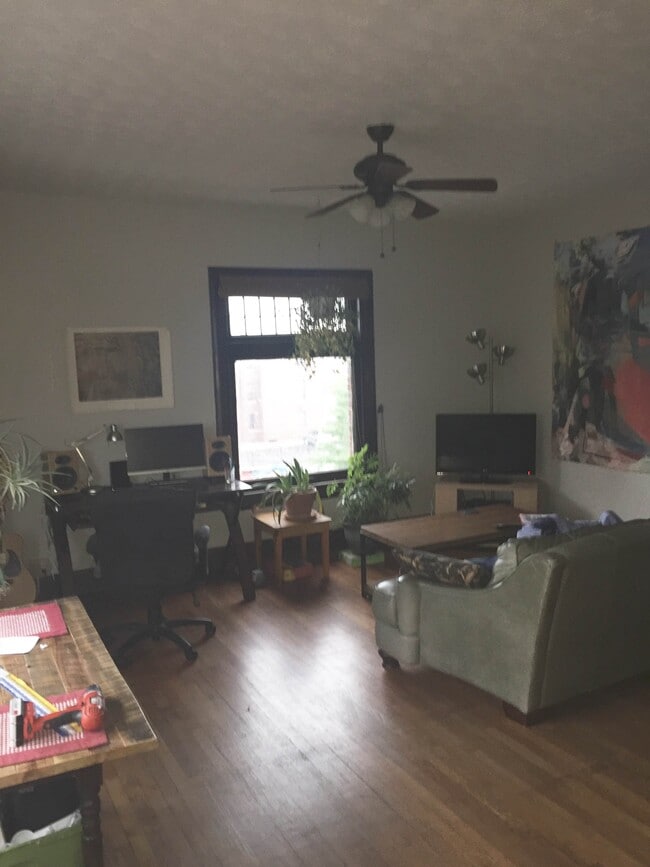 Photo - 103 E. 9th Street Unidad 32