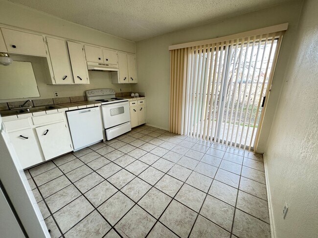 Photo - 1106 Eastside Dr Unit B