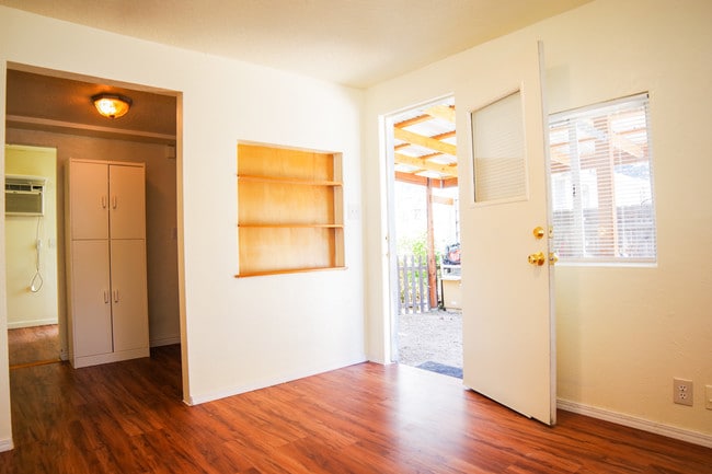 Photo - 1925 Division Ave