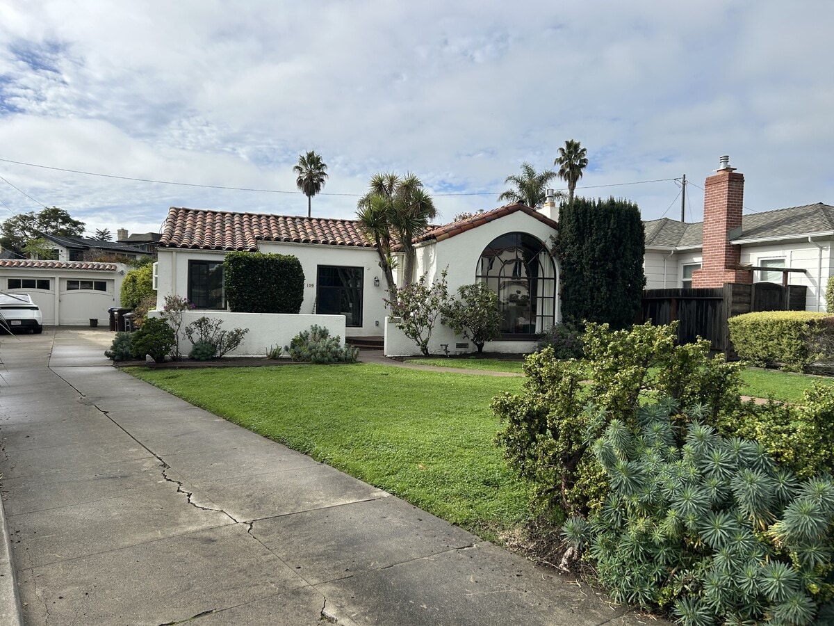 Photo - 109 Manor Pl