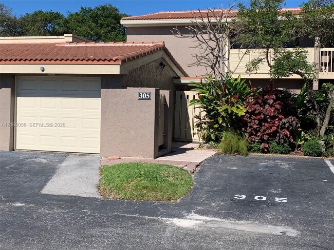 Building Photo - 305 Bonnie Brae Way