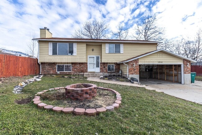 Building Photo - 1312 Roger Cir