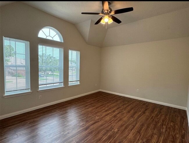 Photo - 5015 Cottonglen Ct