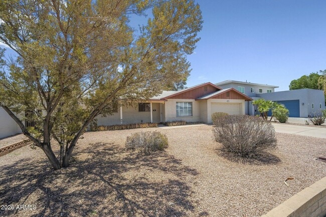 Building Photo - 1137 E Bishop Dr