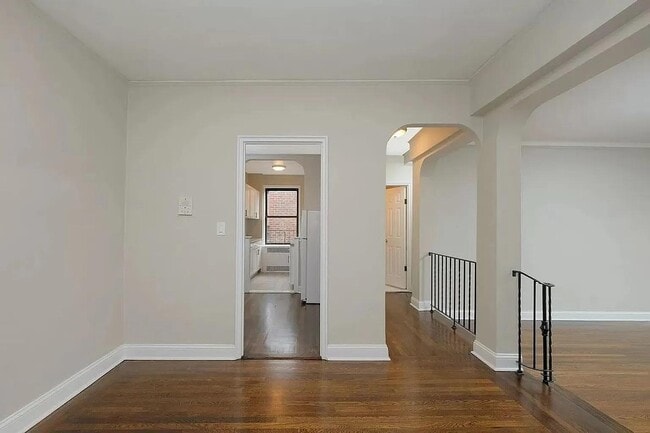 Photo - 55 E 190th St