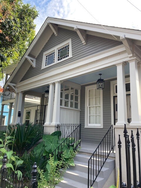 Vista frontal - 8210 Plum St