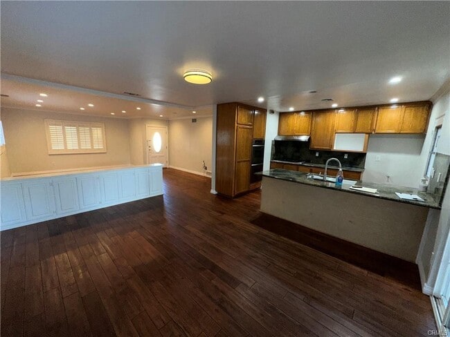 Photo - 23018 Hartland St