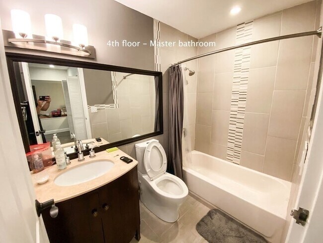 Photo - 106 13th St Unidad 323