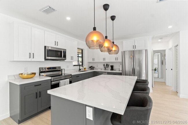Photo - 235 NE 20th St