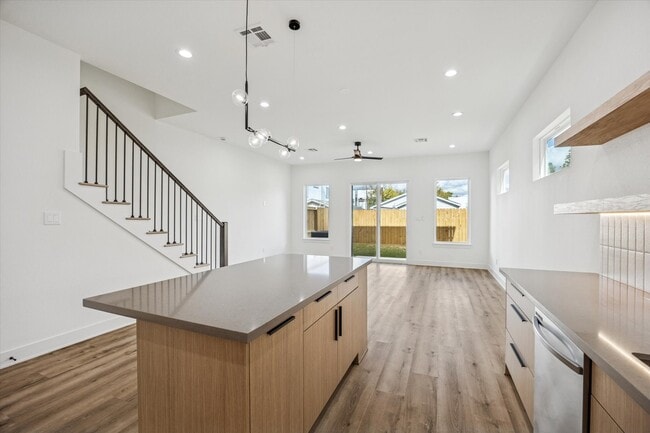 Photo - 3719 Lydia St