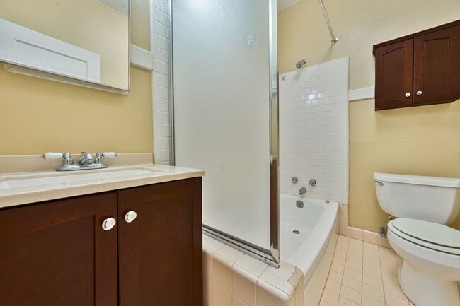 Photo - Charming Midtown 1-Bedroom Apartment with ...