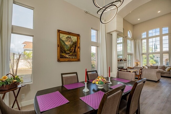 Photo - Fully Furnished! Prestige Luxury Single 5b...