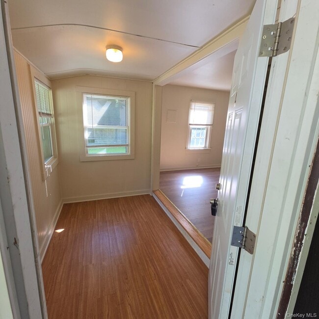 Photo - 4 Storybrook Ln W
