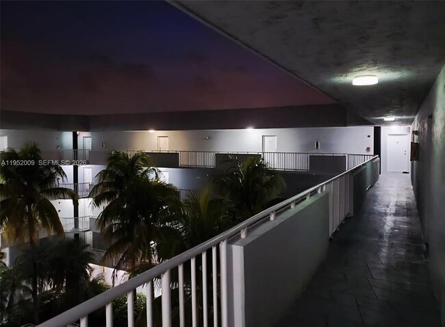 Photo - 8261 NW 8th St Unidad 439