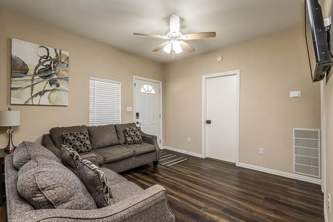 Photo - 1202 Center St