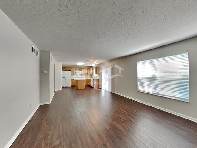 Photo - 637 Ellen Dr