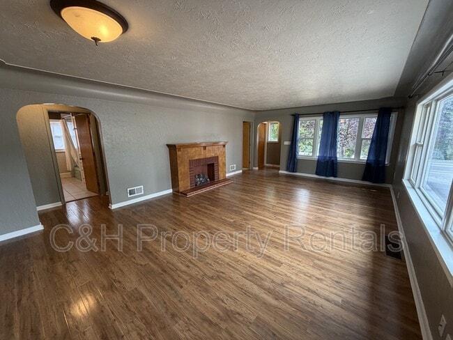 1019 Poly Dr