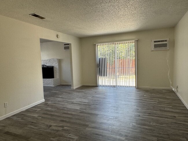 Photo - 309 Cordova Ln