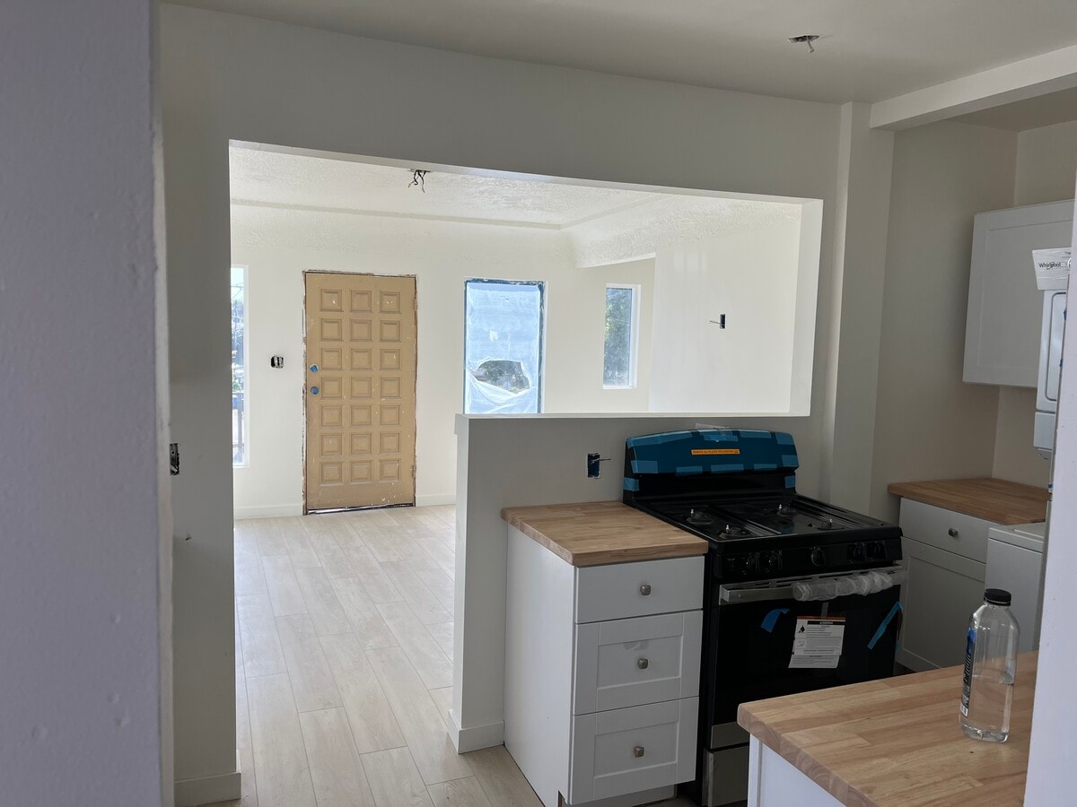 View from kitchen into living room - 2921 Bellevue Ave Unit 2921