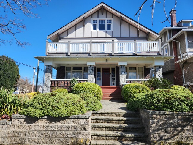 Building Photo - 99 Wellington Ave Unit C