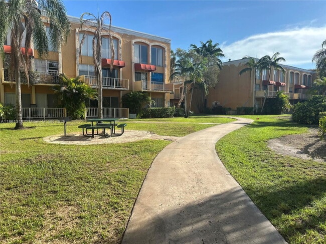 Building Photo - 17901 NW 68th Ave Unit R210 Rental