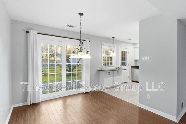 Photo - 136 Brookfield Ct