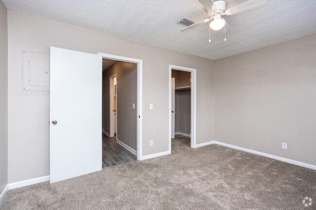 2BR, 1BA - 912SF - Primary Bedroom