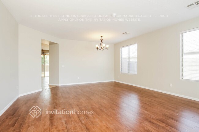 Photo - 977 W Jersey Way
