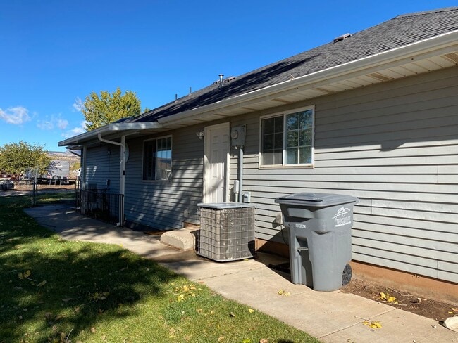 WONDERFUL 1 BEDROOM BASEMENT APARTMENT!! - WONDERFUL 1 BEDROOM BASEMENT APARTMENT!!