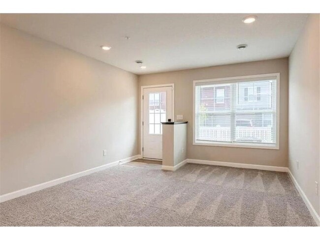 Building Photo - 10888 Fountain Pl N