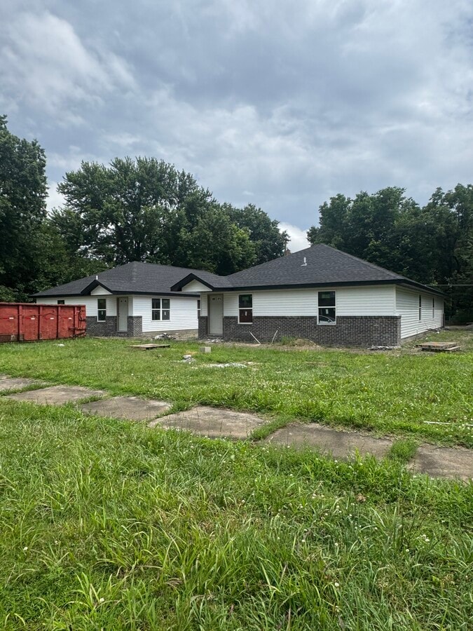 Photo - 1018 E 10th St Unit 10th Street Duplexes
