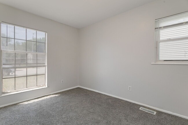 Photo - 1333 Southlea Dr