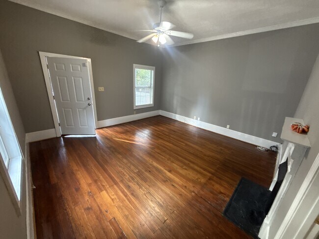 Photo - 1003 Curran St NW