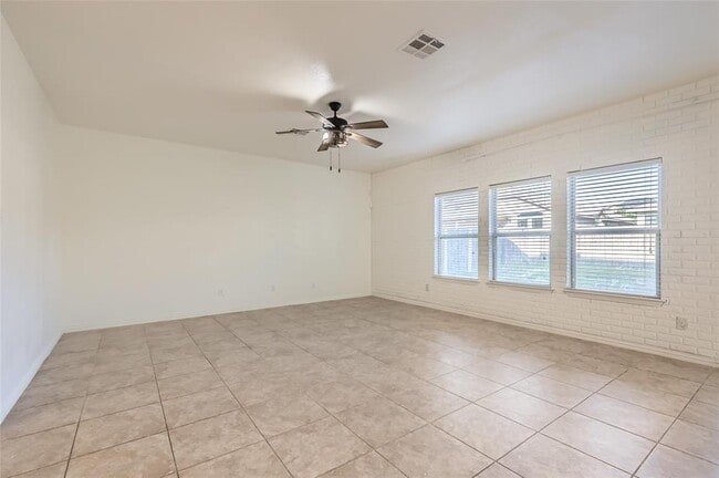 Photo - 153 Ammonite Ln