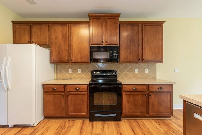 Photo - Lovely Large Family Home in Fuquay!
