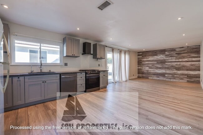 Photo - 11875 Wisteria Ave Unidad Front House