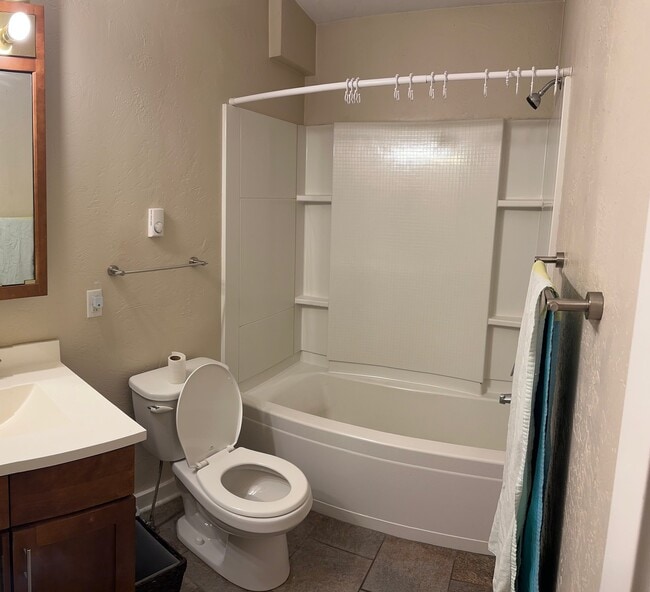 1947 James St Unit 3R