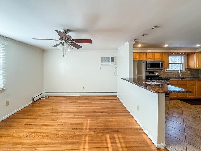 Photo - 57 Suburbia Ct Unit 2