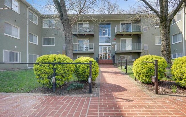 Lovely 2 BR/1 BA Condo in Benning Ridge! - Lovely 2 BR/1 BA Condo in Benning Ridge!