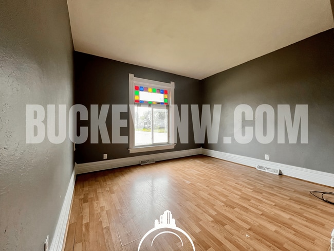 Photo - 660 E Broadway St