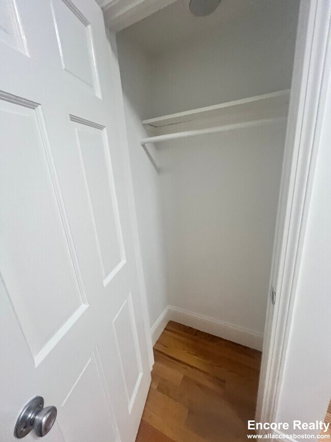 51 Joy St Unit 1R
