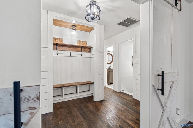 Photo - 7916 Valley View Dr SE